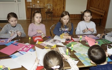 Kolejny dzień ferii dzieci spędziły na zajęciach plastycznych  10