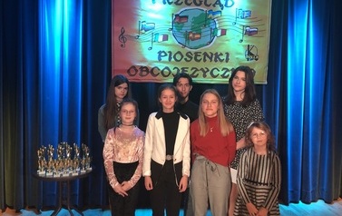 Laureaci XV Powiatowego Przeglądu Piosenki Obcojęzycznej w Dukli 3