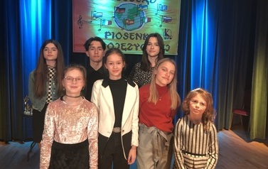 Laureaci XV Powiatowego Przeglądu Piosenki Obcojęzycznej w Dukli 4
