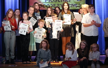 Laureaci XV Powiatowego Przeglądu Piosenki Obcojęzycznej w Dukli 6