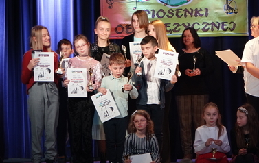 Laureaci XV Powiatowego Przeglądu Piosenki Obcojęzycznej w Dukli 8