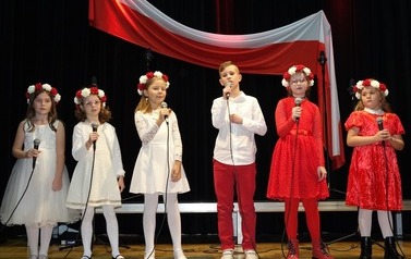 &bdquo;Koncert pieśni patriotycznych" 32