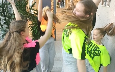 Zesp&oacute;ł Taneczny &bdquo;Błysk&rdquo; na przeglądzie w Jasielskim Domu Kultury 10