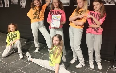 Zesp&oacute;ł Taneczny &bdquo;Błysk&rdquo; na przeglądzie w Jasielskim Domu Kultury 13