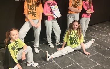 Zesp&oacute;ł Taneczny &bdquo;Błysk&rdquo; na przeglądzie w Jasielskim Domu Kultury 14