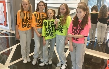 Zesp&oacute;ł Taneczny &bdquo;Błysk&rdquo; na przeglądzie w Jasielskim Domu Kultury 17