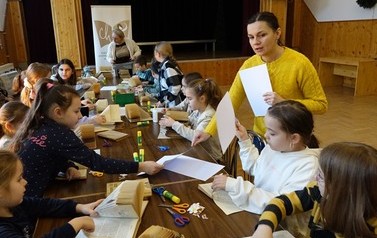 Zajęcia plastyczne - Książkowy recykling 22