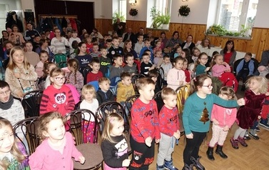 Spektakl Teatralny &bdquo;Blaszany Bębenek&rdquo; 11