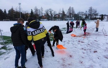 Spektakl teatralny pt. &bdquo;Zimowa opowieść&rdquo; oraz lepienie bałwanka ze śniegu  11