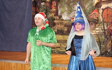 Spektakl teatralny pt. &bdquo;Zimowa opowieść&rdquo; oraz lepienie bałwanka ze śniegu  37