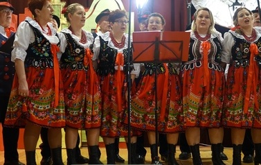 Występ "Chorkowian" w Niedźwiadzie 5