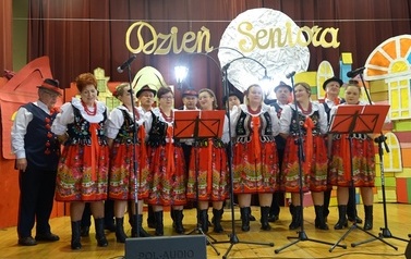 Występ "Chorkowian" w Niedźwiadzie 9