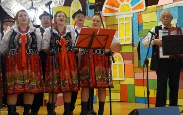 Występ "Chorkowian" w Niedźwiadzie 12