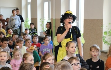 Spektakl teatralny pt. &bdquo;Walentynkowy zawr&oacute;t głowy&rdquo; 16