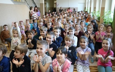 Spektakl teatralny pt. &bdquo;Walentynkowy zawr&oacute;t głowy&rdquo; 23