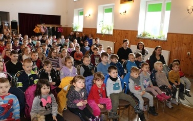 Spektakl teatralny pt. &bdquo;Walentynkowy zawr&oacute;t głowy&rdquo; 44
