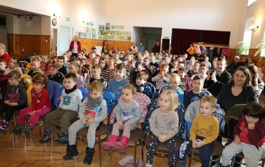 Spektakl teatralny pt. &bdquo;Walentynkowy zawr&oacute;t głowy&rdquo; 50