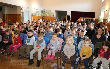 Spektakl teatralny pt. &bdquo;Walentynkowy zawr&oacute;t głowy&rdquo; 51