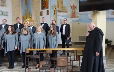 Koncertem pieśni pasyjnych ch&oacute;ru "Legato" w Żeglcach 3