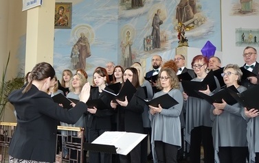 Koncertem pieśni pasyjnych ch&oacute;ru "Legato" w Żeglcach 5