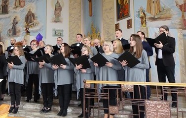 Koncertem pieśni pasyjnych ch&oacute;ru "Legato" w Żeglcach 7