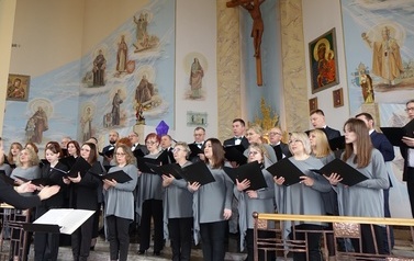 Koncertem pieśni pasyjnych ch&oacute;ru "Legato" w Żeglcach 8