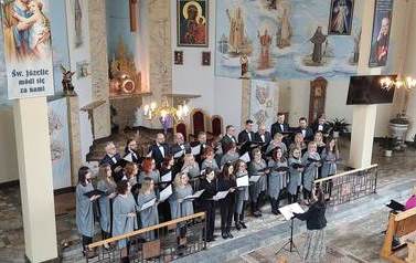 Koncertem pieśni pasyjnych ch&oacute;ru "Legato" w Żeglcach 10