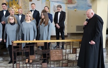 Koncertem pieśni pasyjnych ch&oacute;ru "Legato" w Żeglcach 14