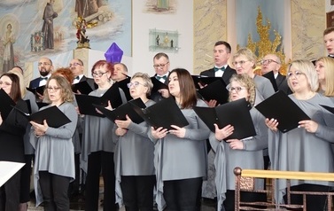 Koncertem pieśni pasyjnych ch&oacute;ru "Legato" w Żeglcach 16