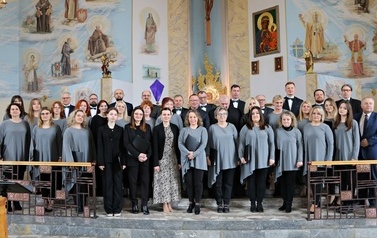Koncertem pieśni pasyjnych ch&oacute;ru "Legato" w Żeglcach 17