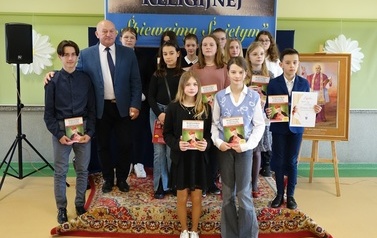 Laureaci X Powiatowego Konkursu Polskiej Pieśni Religijnej &bdquo;Śpiewajmy Świętym&rdquo;. 1