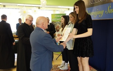 Laureaci X Powiatowego Konkursu Polskiej Pieśni Religijnej &bdquo;Śpiewajmy Świętym&rdquo;. 3