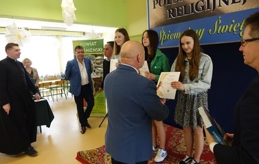 Laureaci X Powiatowego Konkursu Polskiej Pieśni Religijnej &bdquo;Śpiewajmy Świętym&rdquo;. 5