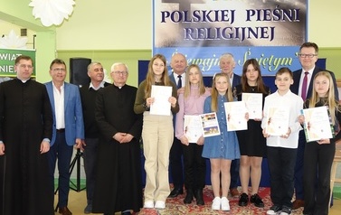 Laureaci X Powiatowego Konkursu Polskiej Pieśni Religijnej &bdquo;Śpiewajmy Świętym&rdquo;. 6