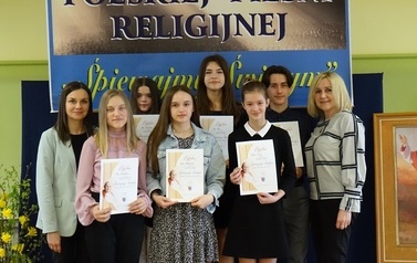 Laureaci X Powiatowego Konkursu Polskiej Pieśni Religijnej &bdquo;Śpiewajmy Świętym&rdquo;. 8