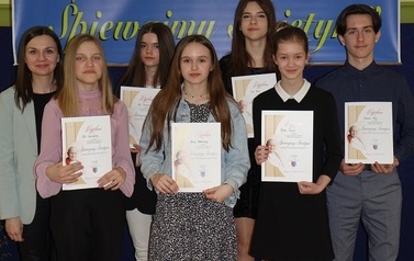 Laureaci X Powiatowego Konkursu Polskiej Pieśni Religijnej &bdquo;Śpiewajmy Świętym&rdquo;. 9