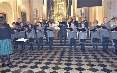 Na zdjęciu widzimy Koncert Ch&oacute;ru Legato w kościele w Jasionowie 