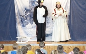 Spektakl teatralny pt. &bdquo;Zimowa opowieść&rdquo; oraz lepienie bałwanka ze śniegu  64