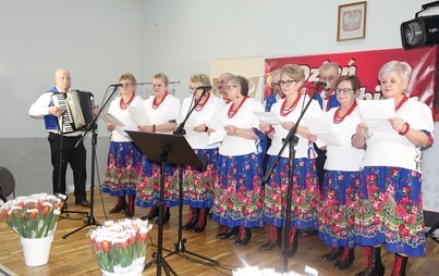 Zdjęcie do Dzień Kobiet w sali Domu Ludowego w Kopytowej